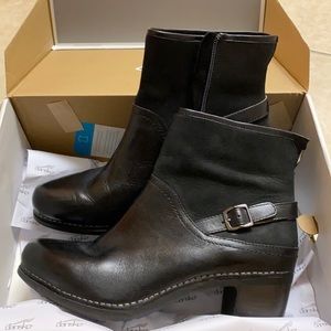 Dansko Hayley size 41 worn once. Too big for me. Very comfortable.